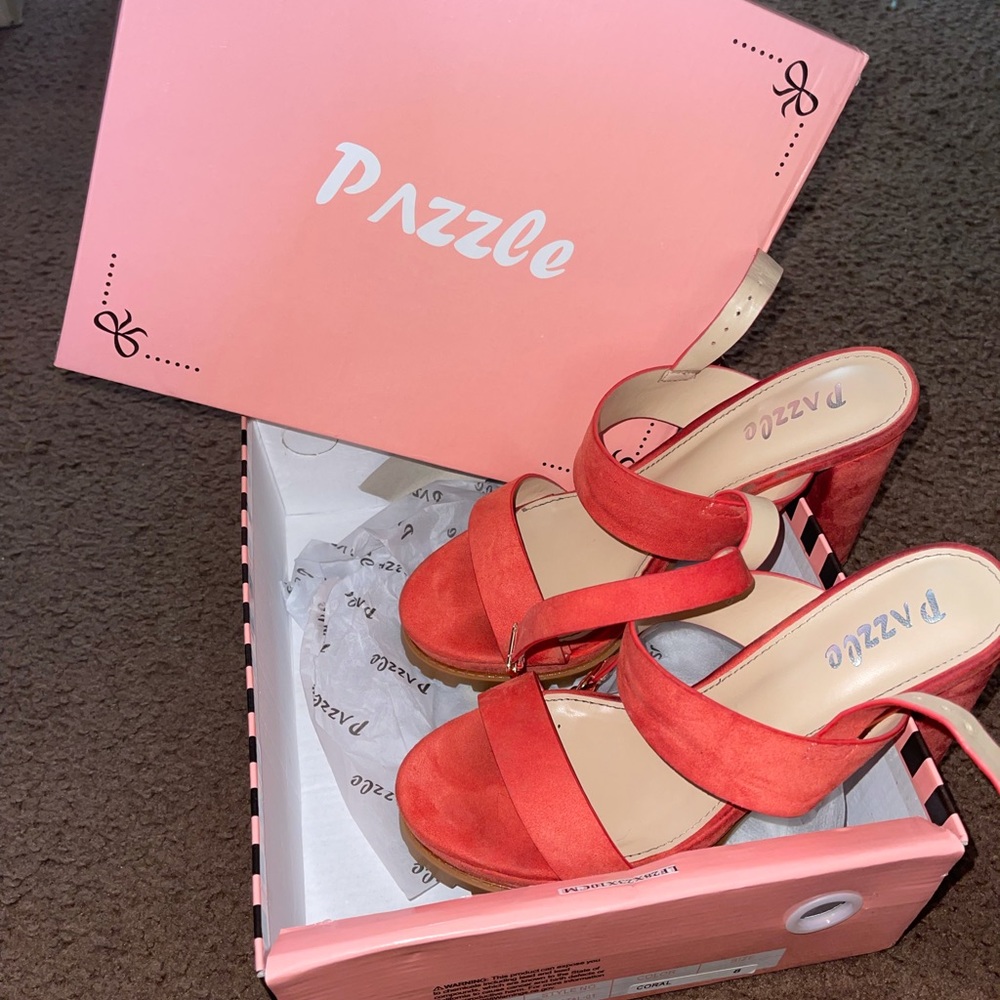 US Women’s size 8 Tread bottom coral heels